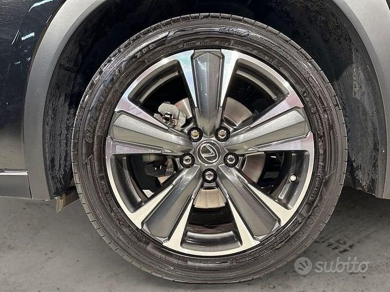 Usata Lexus UX 250h Luxury Line 184 CV (135 kW) 2019 Nero SUV