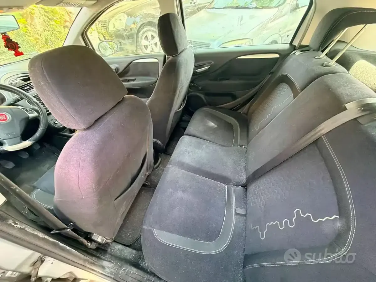 Usata Fiat Punto 78 CV (57 kW) 2013 Grigio Utilitaria