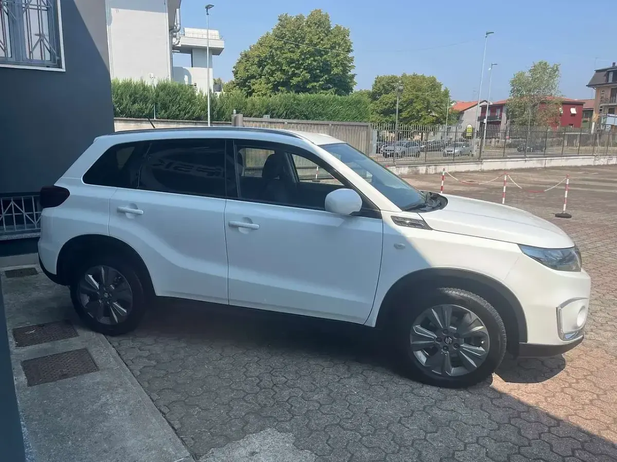 Usata Suzuki Vitara Cool 129 CV (94 kW) 2023 Bianco SUV