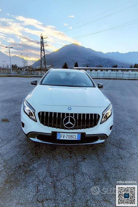 Usata Mercedes GLA200 156 CV (114 kW) 2016 Bianco SUV
