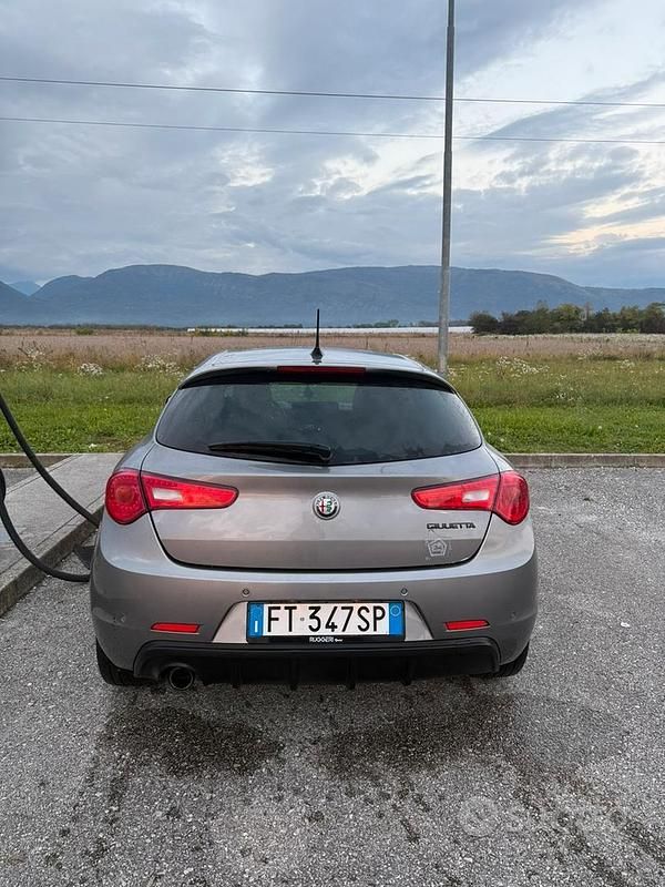 Usata Alfa Romeo Giulietta 120 CV (88 kW) 2019 Grigio Utilitaria