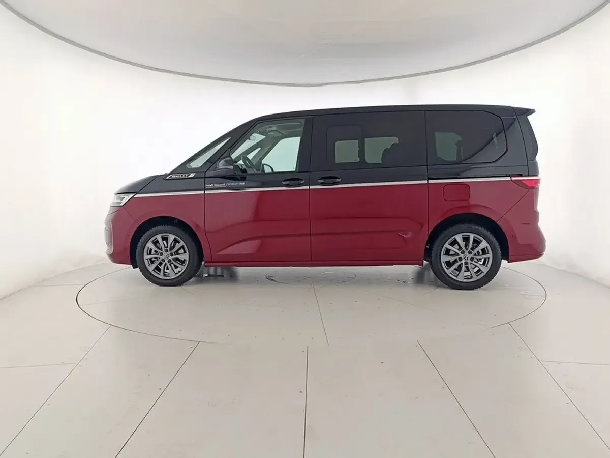 Usata VW Multivan Style 150 CV (110 kW) 2025 Rosso Monovolume