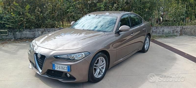 Grigio Usata 2018 Alfa Romeo Giulia Super Berlina | 12.900 € (Super prezzo) - Immagine 1/4