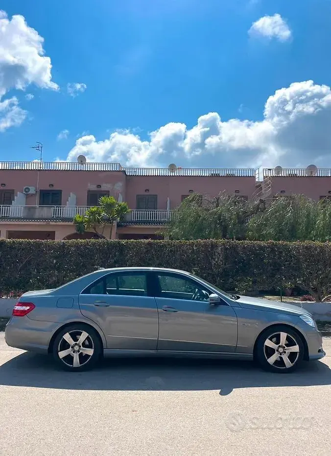 Usata Mercedes E220 Avantgarde 184 CV (135 kW) 2012 Grigio Berlina
