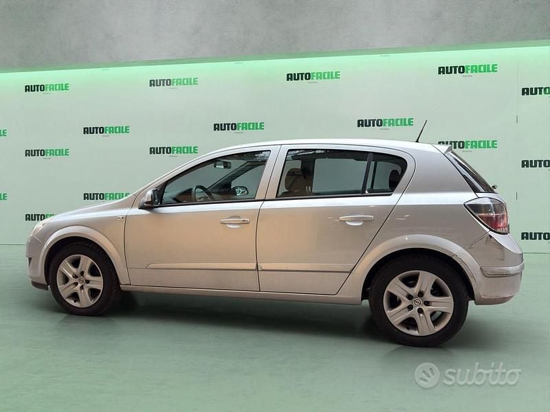 Usata Opel Astra Cosmo 116 CV (85 kW) 2009 Grigio Berlina