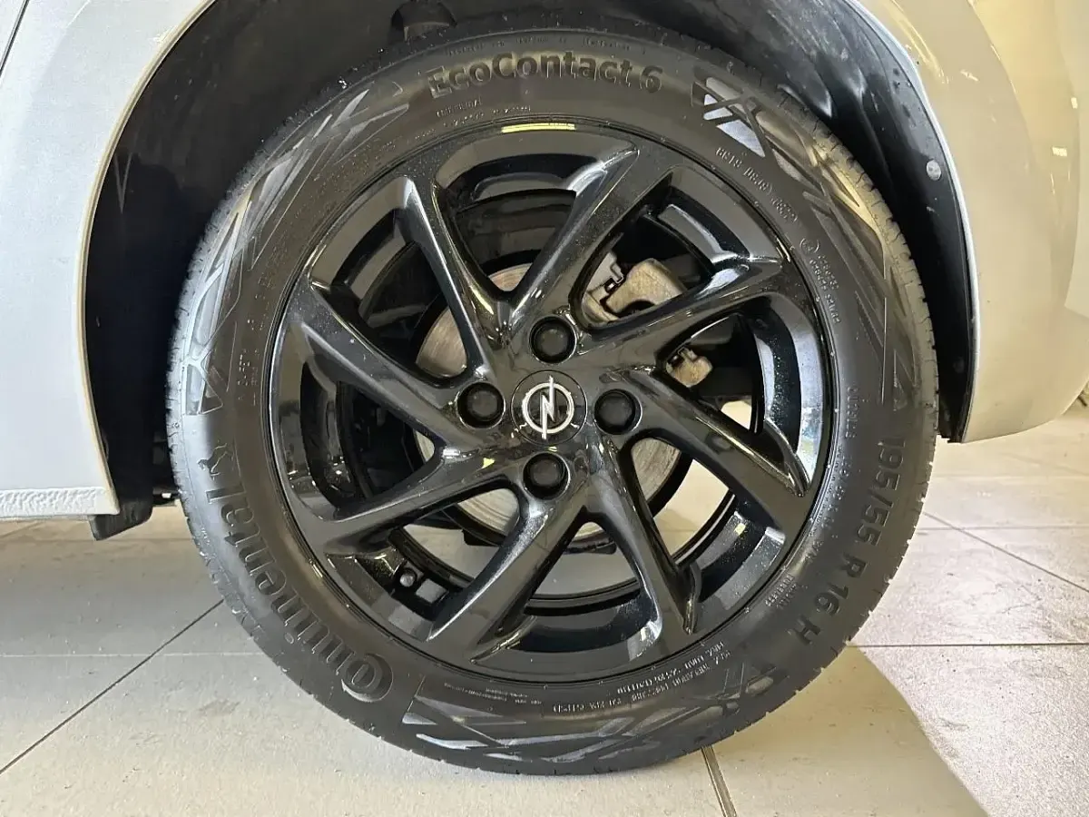 Usata Opel Corsa Design & Tech 102 CV (75 kW) 2022 Grigio Utilitaria