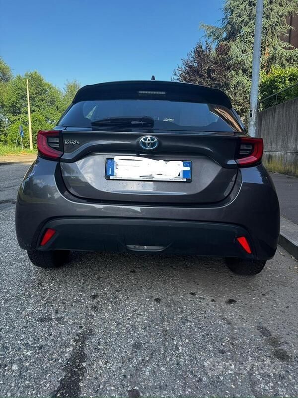 Usata Toyota Yaris Hybrid Trend 92 CV (67 kW) 2020 Grigio Berlina