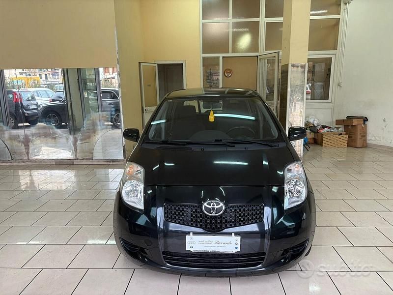 Usata Toyota Yaris 69 CV (50 kW) 2007 Nero Berlina