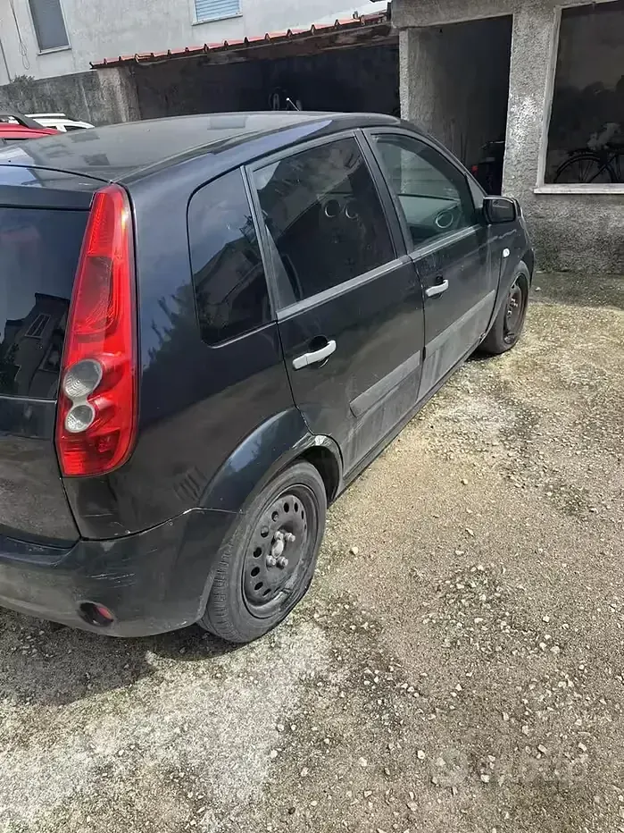 Usata Ford Fiesta 68 CV (50 kW) 2006 Utilitaria
