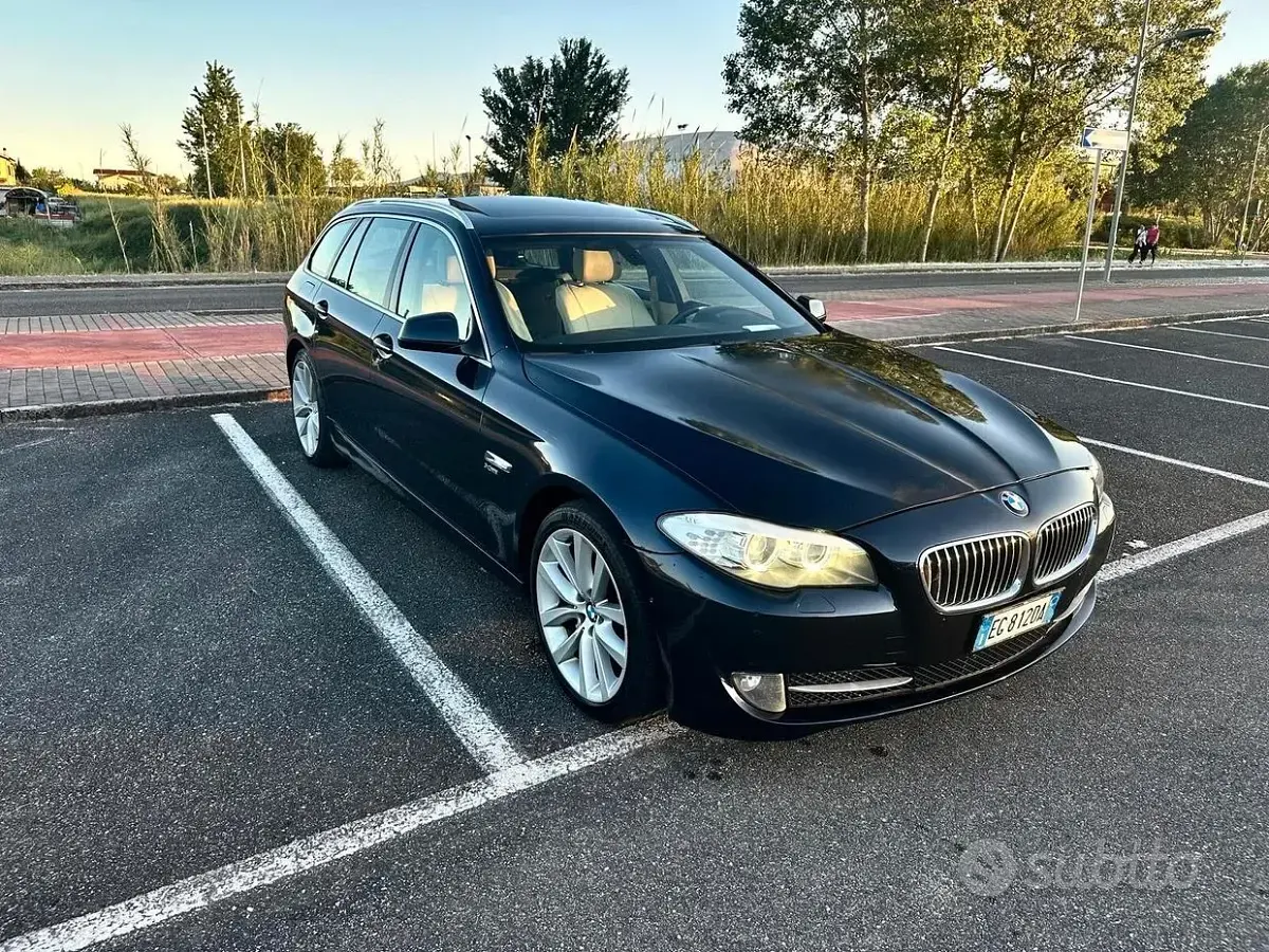 Usata BMW 530 M Sport 300 CV (220 kW) 2011 Blu Station wagon
