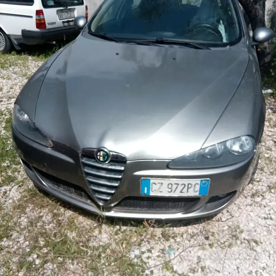Usata Alfa Romeo 147 120 CV (88 kW) 2006 Grigio Utilitaria