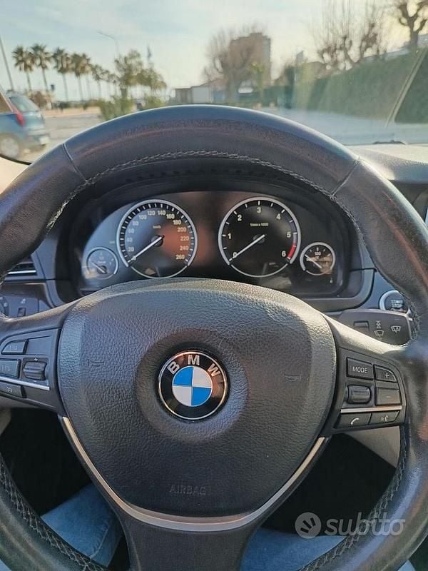 Usata BMW 520 Luxury Line 184 CV (135 kW) 2013 Nero Station wagon