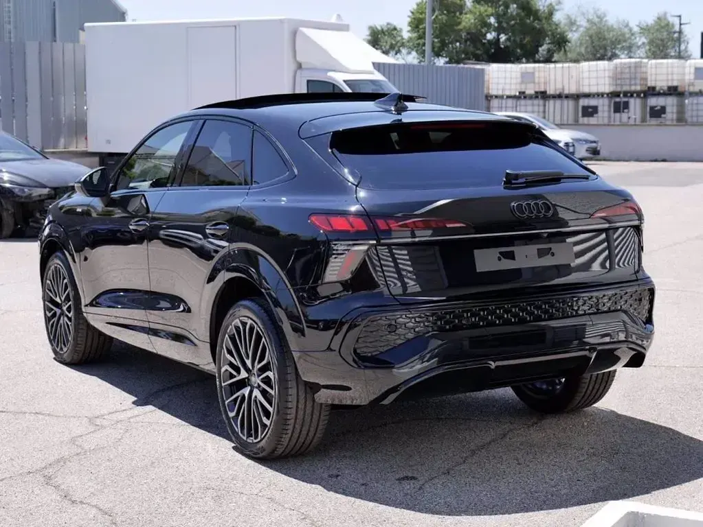 Nuova Audi Q3 Sportback S-Line 150 CV (110 kW) 2026 Nero metallizzato SUV