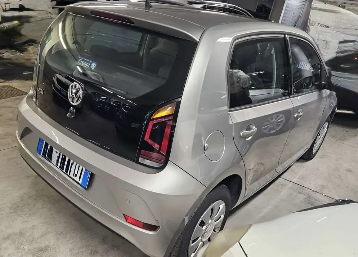 Usata VW up! move up! 75 CV (55 kW) 2018 Giallo Utilitaria