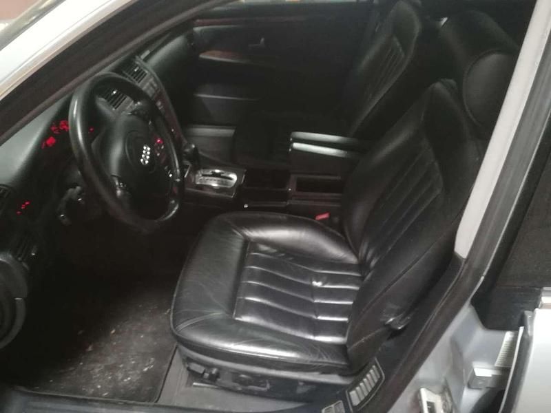 Usata Audi A8 150 CV (110 kW) 1998 Argento Berlina