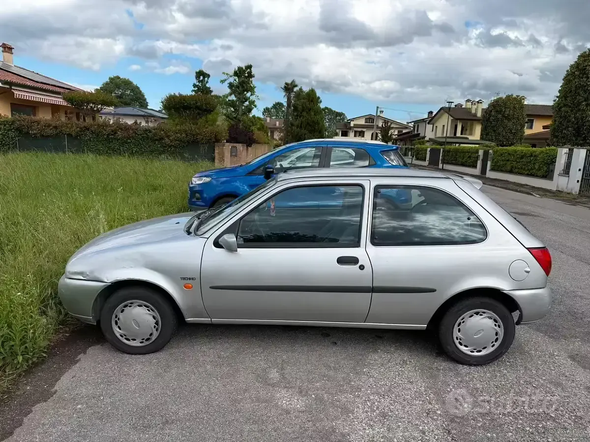 Usata Ford Fiesta 75 CV (55 kW) 1997 Grigio Utilitaria
