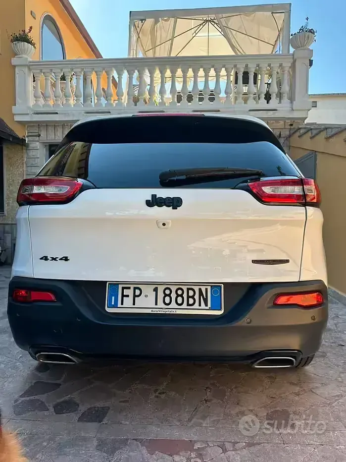 Usata Jeep Cherokee Night Eagle 200 CV (147 kW) 2018 Bianco SUV