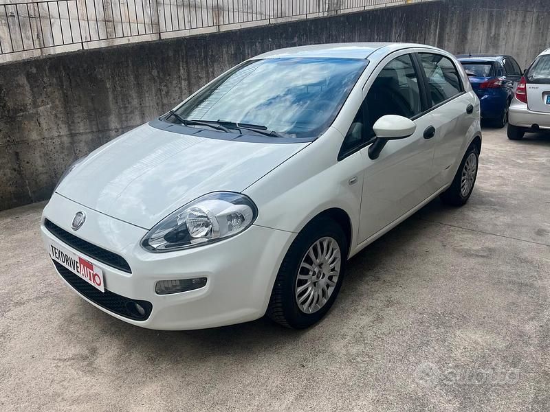 Usata Fiat Punto Street 85 CV (62 kW) 2014 Bianco Utilitaria