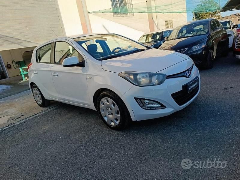 Usata Hyundai i20 Edition 84 CV (61 kW) 2013 Bianco Utilitaria