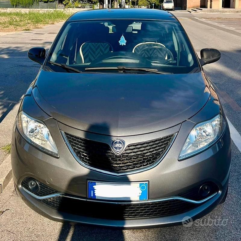 Usata Lancia Ypsilon 67 CV (49 kW) 2015 Grigio Utilitaria
