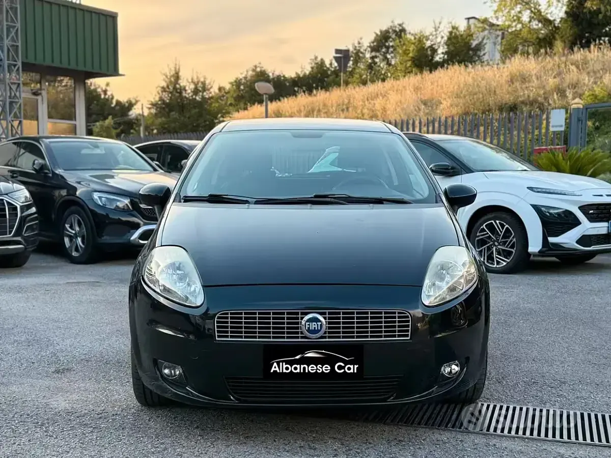 Usata Fiat Grande Punto Dynamic 95 CV (69 kW) 2007 Nero Utilitaria