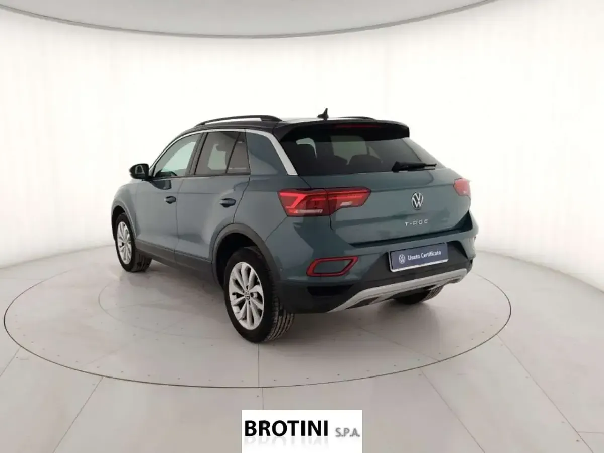 Usata VW T-Roc Life 110 CV (80 kW) 2023 Blu SUV