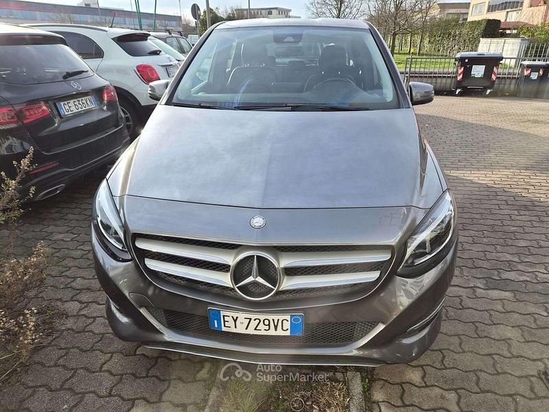 Usata Mercedes B180 Executive 109 CV (80 kW) 2015 Grigio Utilitaria