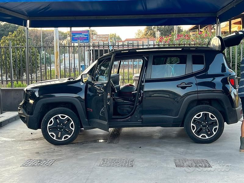 Usata Jeep Renegade Trailhawk 170 CV (125 kW) 2016 Nero SUV