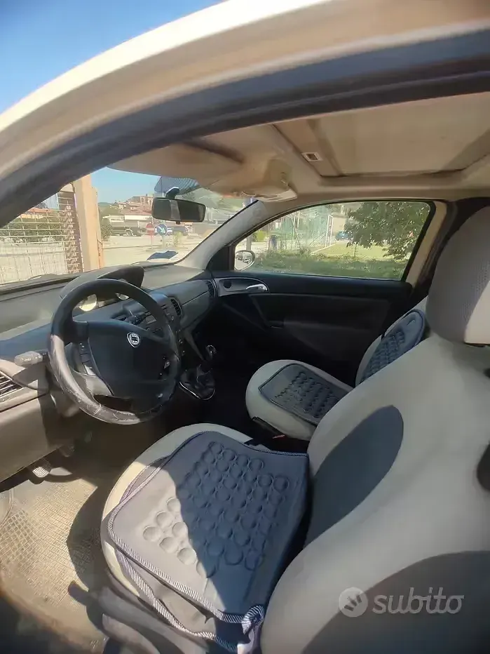 Usata Lancia Ypsilon 69 CV (50 kW) 2004 Beige Utilitaria