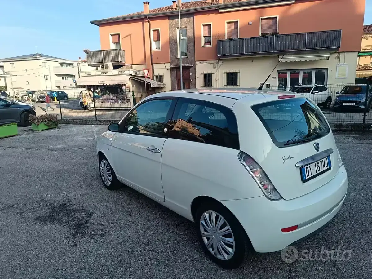 Usata Lancia Ypsilon 77 CV (56 kW) 2009 Bianco Utilitaria