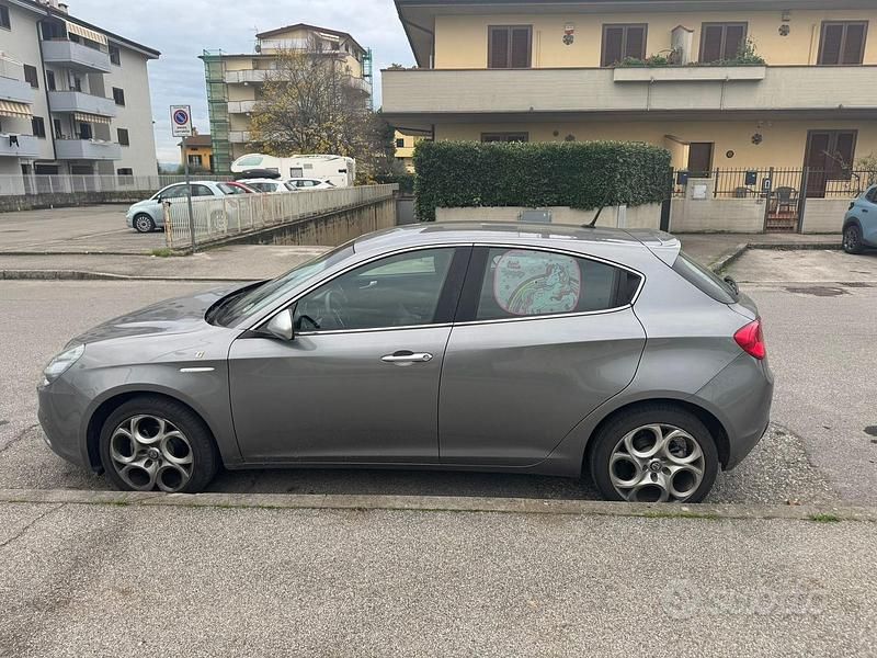 Usata Alfa Romeo Giulietta Ti 120 CV (88 kW) 2021 Grigio Berlina
