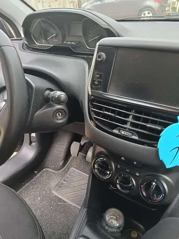 Usata Peugeot 208 Access 68 CV (50 kW) 2016 Utilitaria