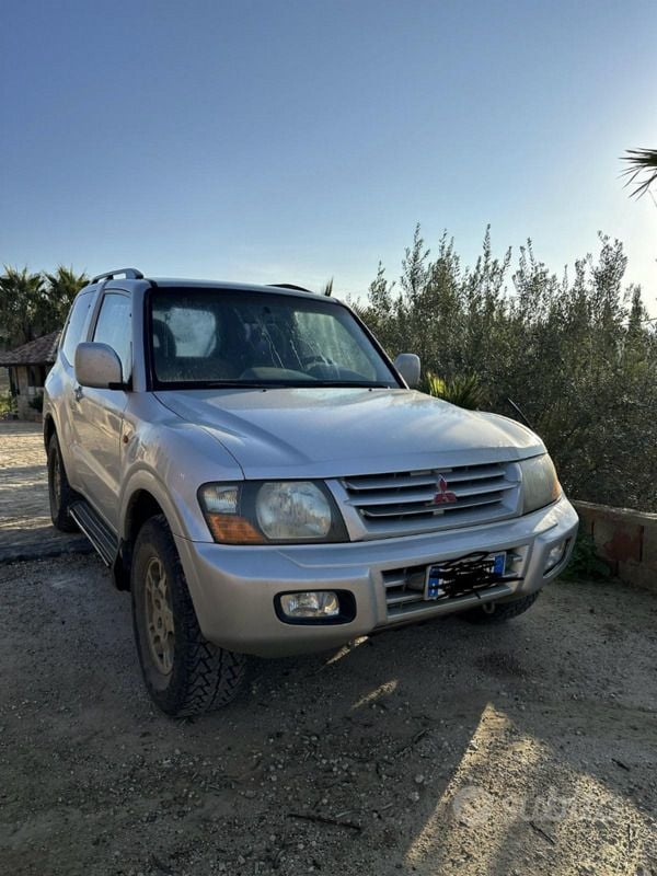 Usata Mitsubishi Pajero 100 CV (73 kW) 2001 Grigio SUV