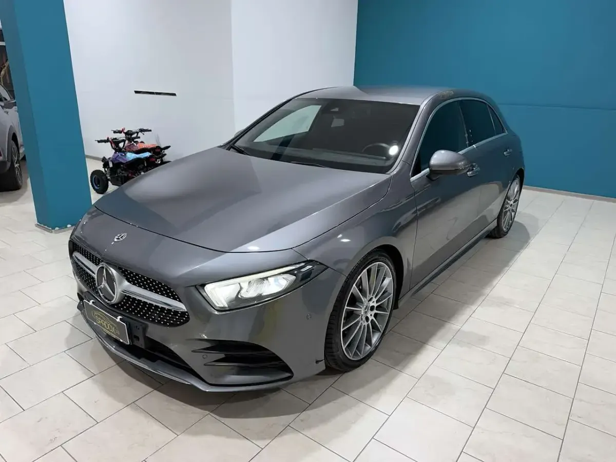 Usata Mercedes A180 116 CV (85 kW) 2022 Grigio Berlina