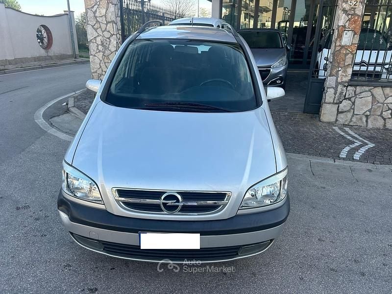 Usata Opel Zafira 101 CV (74 kW) 2004 Argento Monovolume