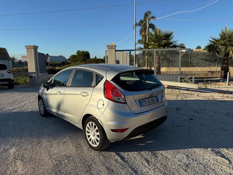 Usata Ford Fiesta 75 CV (55 kW) 2014 Argento Utilitaria
