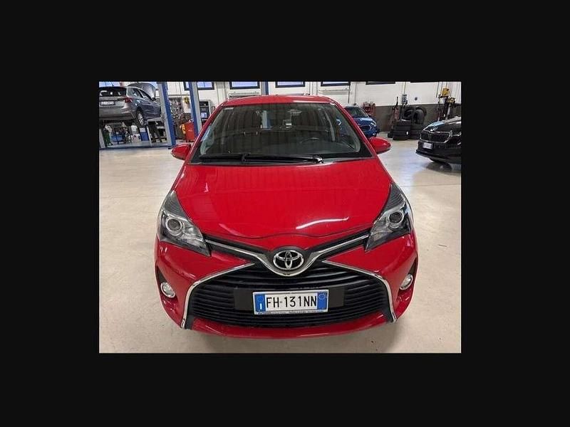 Usata Toyota Yaris Lounge 69 CV (50 kW) 2017 Rosso Berlina