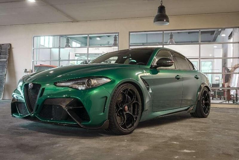 Usata Alfa Romeo Giulia 540 CV (397 kW) 2021 Verde montreal Berlina