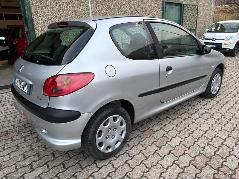 Usata Peugeot 206 74 CV (54 kW) 2006 Argento Berlina