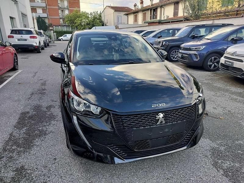 Usata Peugeot e-208 Allure 56 kW (77 CV) 2024 Nero Utilitaria