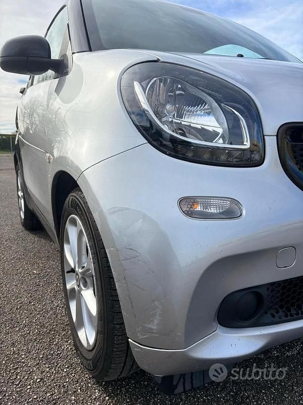 Usata Smart ForFour Passion 71 CV (52 kW) 2015 Grigio Utilitaria