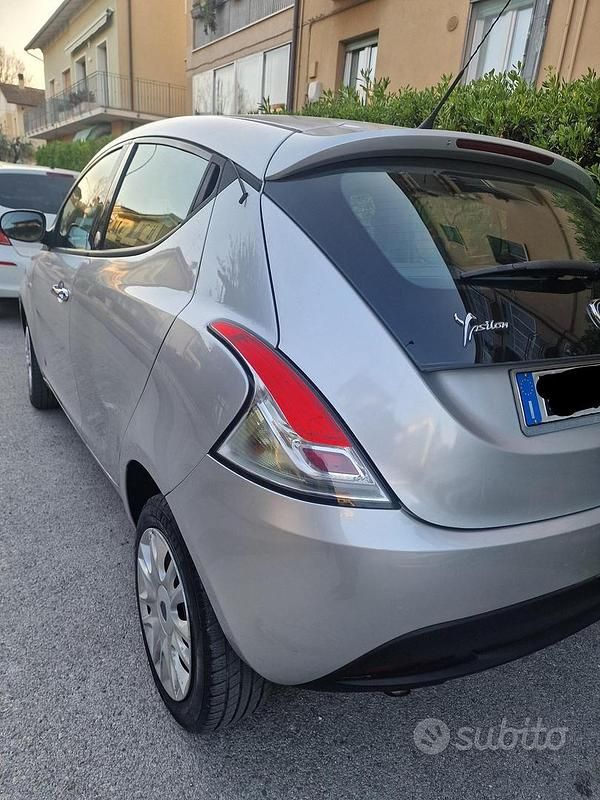 Usata Lancia Ypsilon 80 CV (58 kW) 2013 Grigio Utilitaria