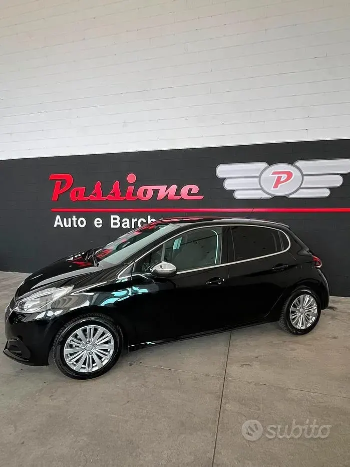 Usata Peugeot 208 82 CV (60 kW) 2019 Nero Utilitaria