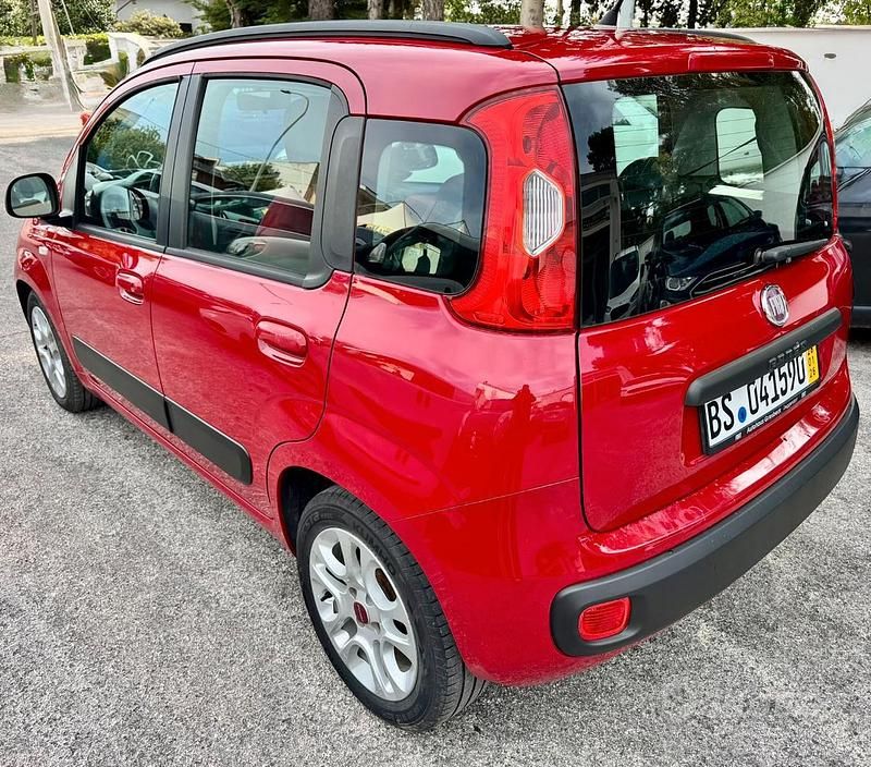 Usata Fiat Panda Lounge 85 CV (62 kW) 2013 Rosso Utilitaria