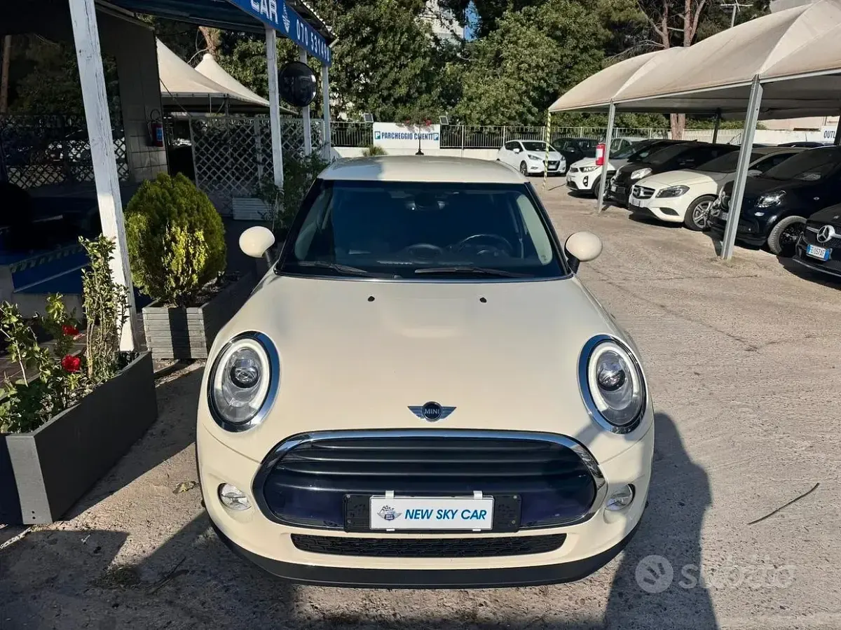 Usata Mini Cooper D Business 116 CV (85 kW) 2016 Bianco Utilitaria