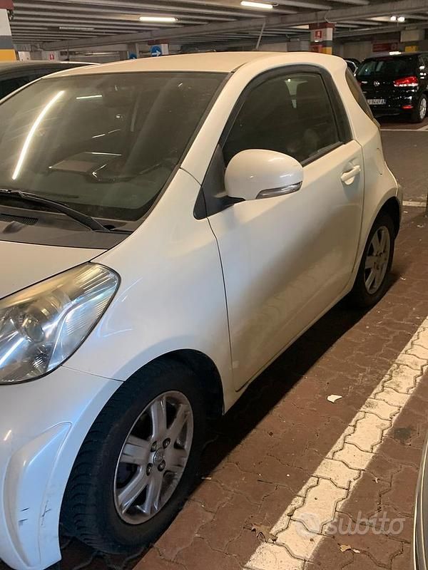 Usata Toyota iQ 68 CV (50 kW) 2011 Bianco Utilitaria