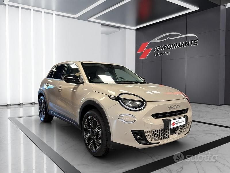 Usata Fiat 600 La Prima 145 CV (106 kW) 2025 Marrone SUV