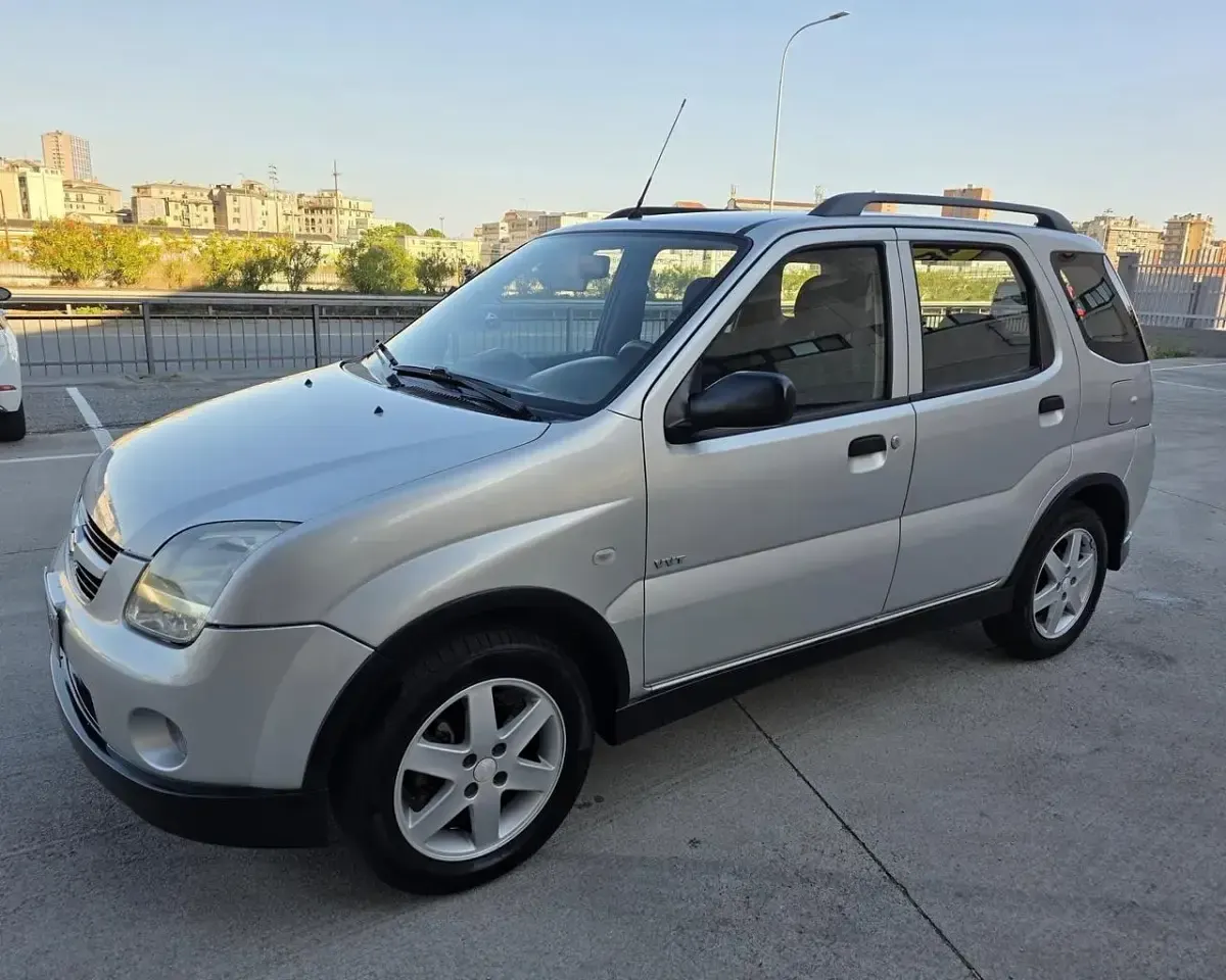 Usata Suzuki Ignis 94 CV (69 kW) 2005 Argento Utilitaria