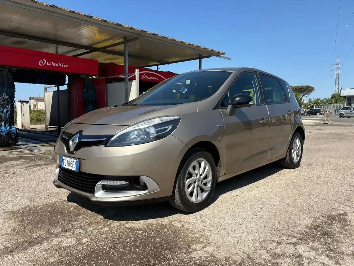 Usata Renault Scénic LIMITED 110 CV (80 kW) 2016 Oro Monovolume