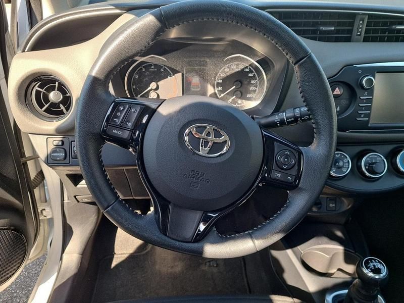 Usata Toyota Yaris 107 CV (78 kW) 2019 Bianco Utilitaria
